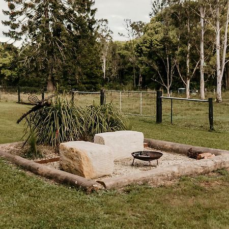 Contained In Nimbin Accommodation ภายนอก รูปภาพ